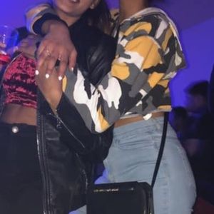 Camo cropped zip up jacket!